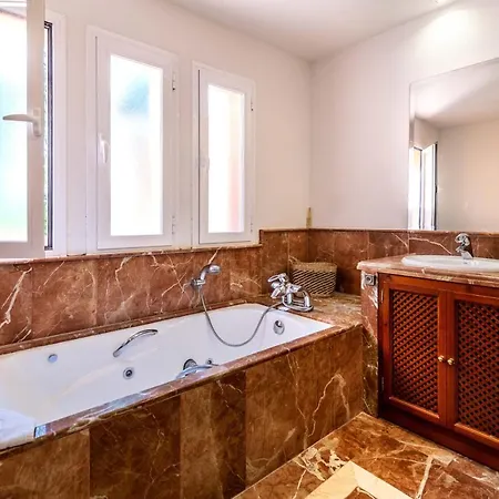 Villa Tiger Woods Golfing Marbella Old Town Villa